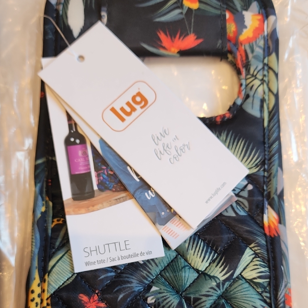 NWT Lug Shuttle Wine Tote - Wildlife BK Print